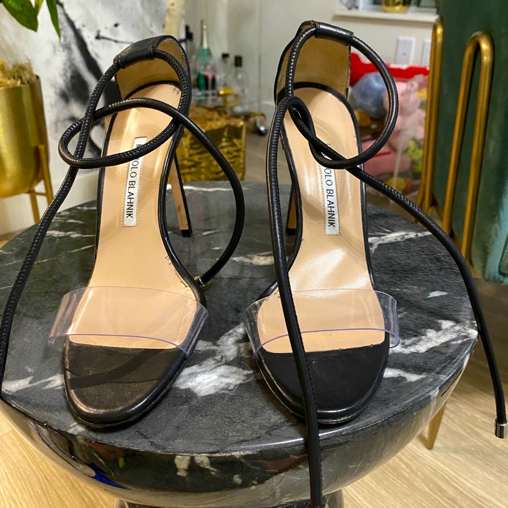 SOLD OUT Manolo Blahnik Leather Estro Sandals